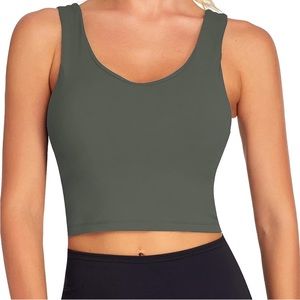 Rikta workout crop top, size 8 Large